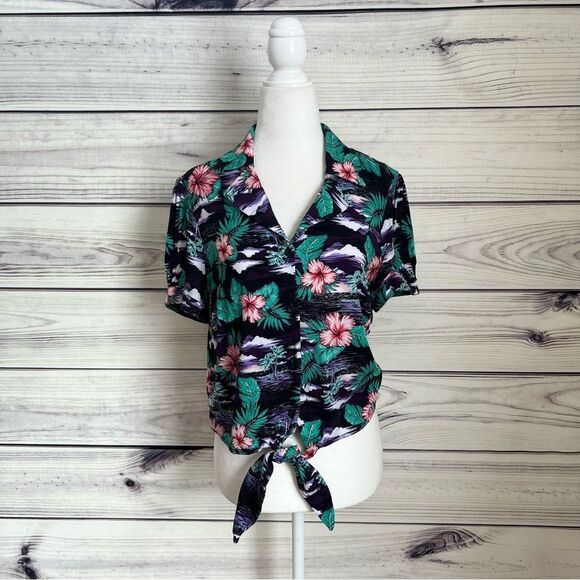 Hot Topic Hawaiian Print Button Down Tie Front Shirt - Picture 1 of 7